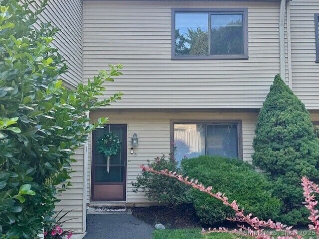 Property Photo:  1 Horizon Drive Apt 15  CT 06854 