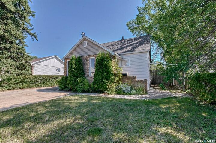 845 8th Avenue NW  Moose Jaw SK S6H 4G5 photo