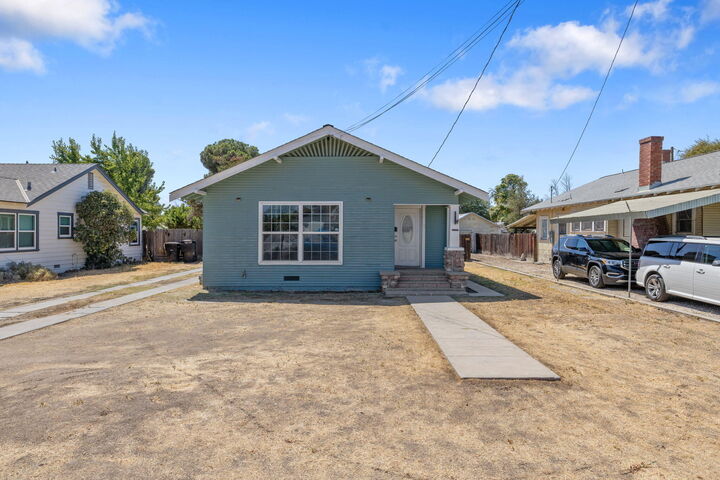 Property Photo:  1404 Kaweah Street  CA 93230 