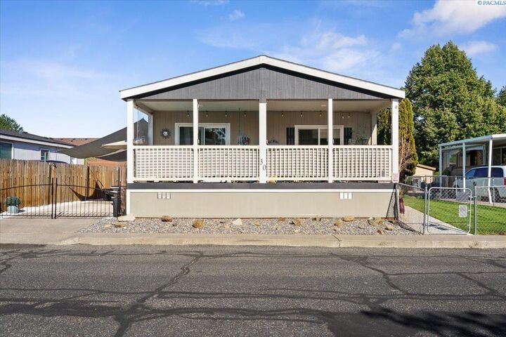 Property Photo:  30 Mercury Dr  WA 99354 