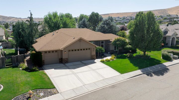 Property Photo:  481 Criterion Dr  WA 99352 