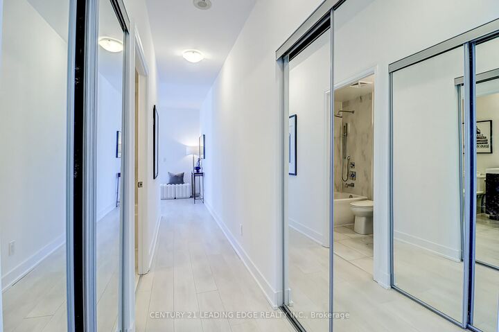 Property Photo: 318 Richmond Street 3904 ON M5V 0B4