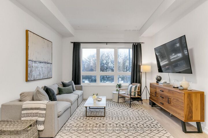 Photo de la propriété: 3686 St Clair Avenue E 103 ON M1M 0E4