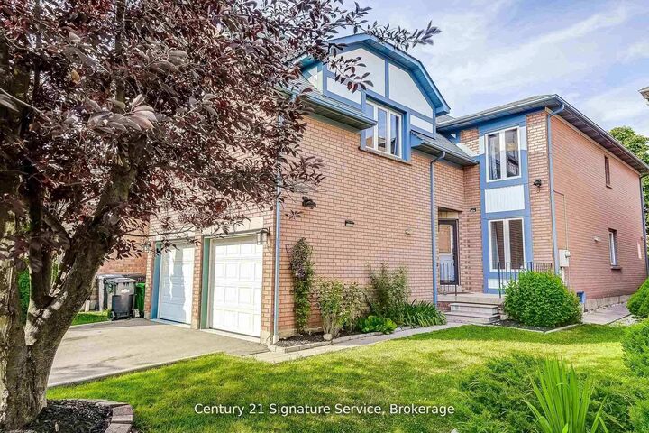 Property Photo: 5531 Middlebury Drive ON L5M 5G7