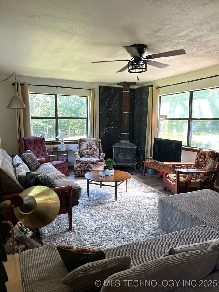 Property Photo: 443137 E 978th Road OK 74435