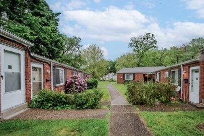 Property Photo:  19 Pennridge Ct 1  PA 15235 