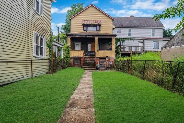 Property Photo:  1306 Constitution Blvd  PA 15068 