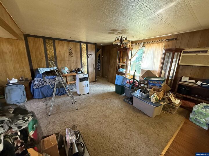 Property Photo: 176 47th Av NE OR 97301