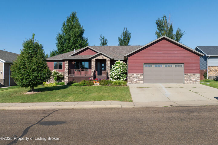 861 Mustang Avenue  Dickinson ND 58601 photo