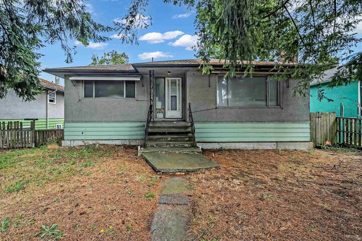 2975 E 41st Avenue — photo 1