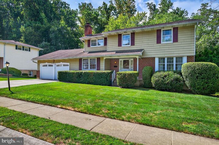 Property Photo:  323 Stamford Drive  DE 19711 