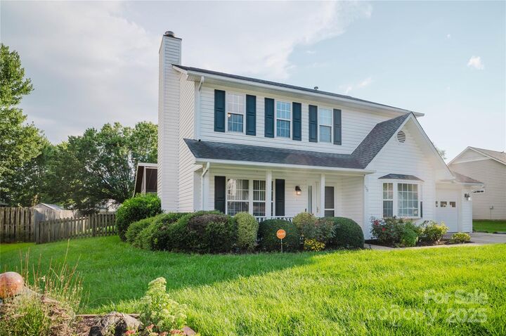 Property Photo: 920 Woodhill Drive NC 28732