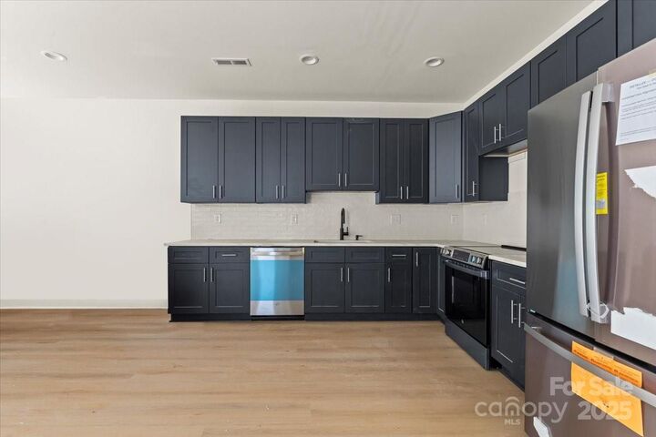 Property Photo: 2512 Elmin Street NC 28208