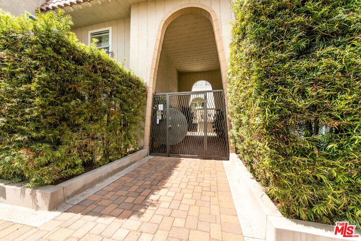 Property Photo:  8025 Redlands St  CA 90293 
