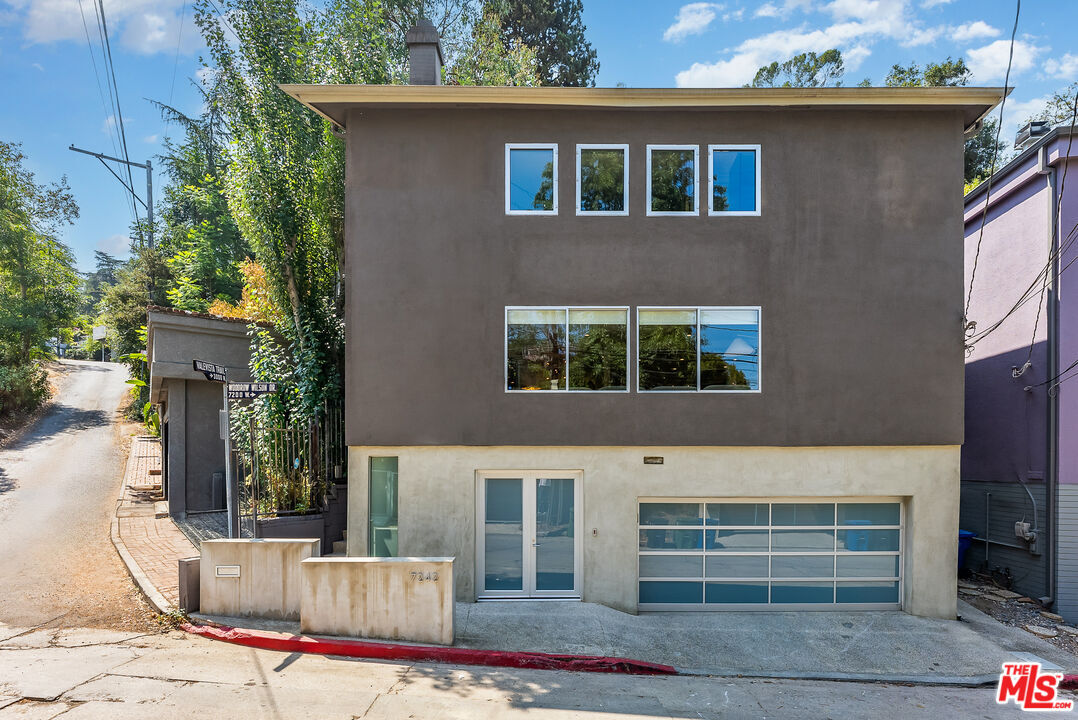 Property Photo: 7242 Woodrow Wilson Dr CA 90068