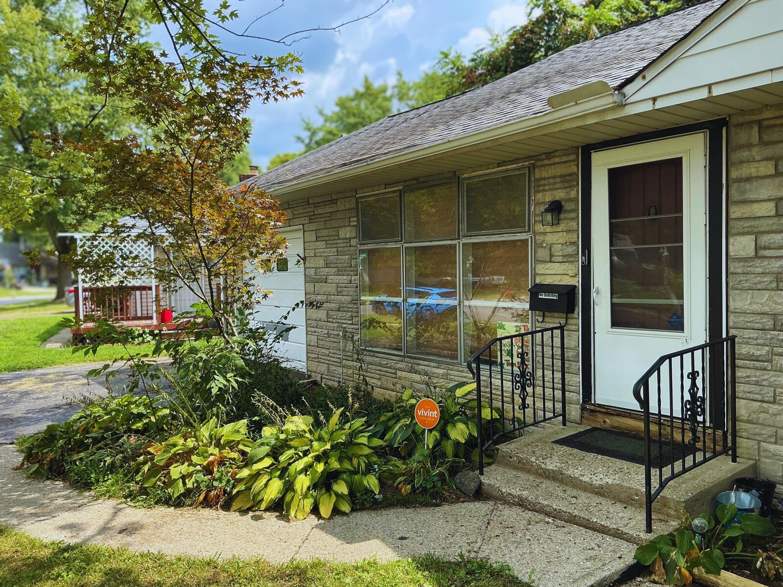 Property Photo:  1202 Manfeld Drive  OH 43227 