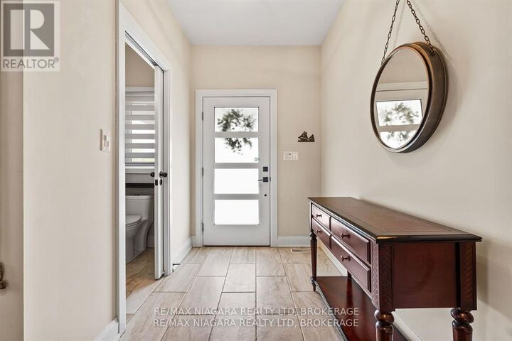 Property Photo:  77B Broadway  ON L2M 7Y3 
