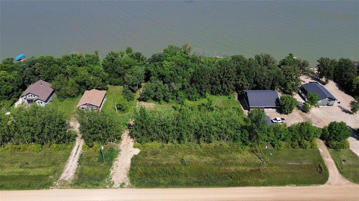 Property Photo:  33 Bayduza Drive  MB R7N 3B3 