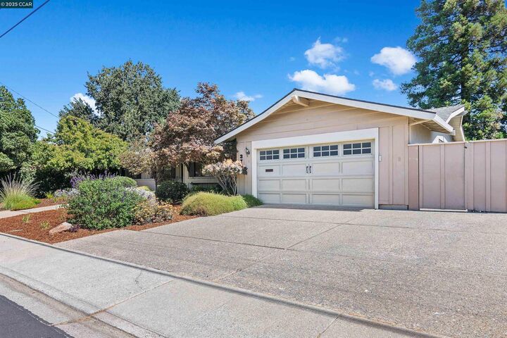 Property Photo: 372 El Divisadero Ave CA 94598