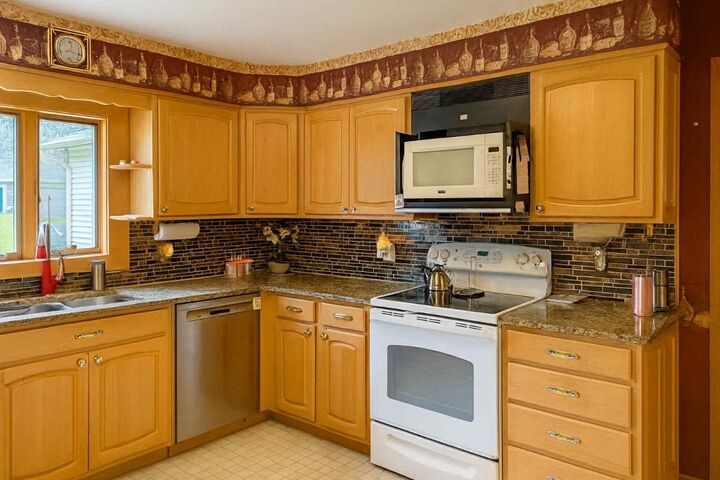Property Photo: 466 Sunnyside Avenue PA 16335