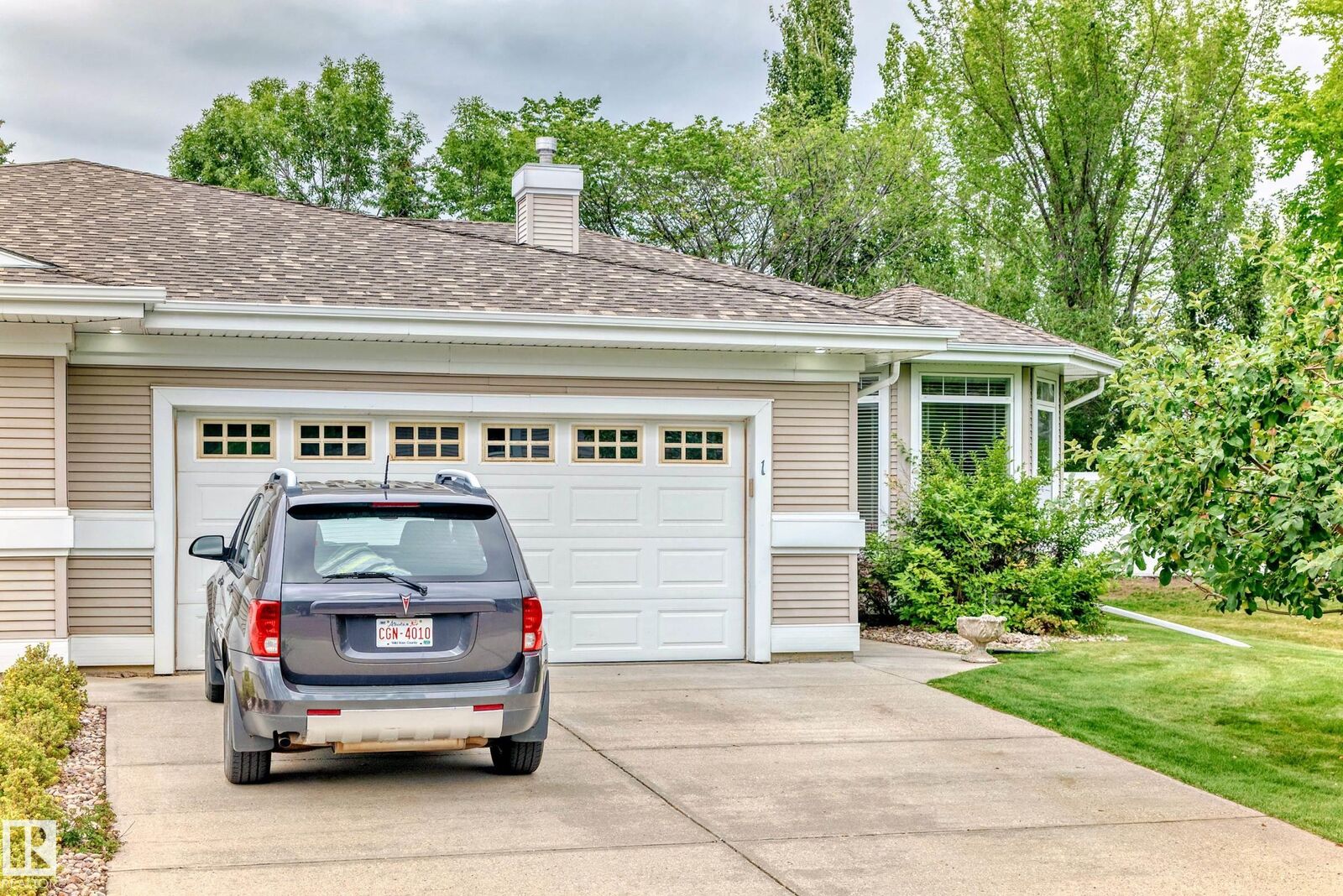Property Photo: 1 Hendrie Drive AB T7X 2S4