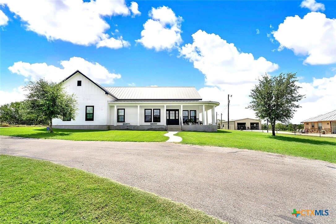 Property Photo: 149 County Road 256 TX 78114