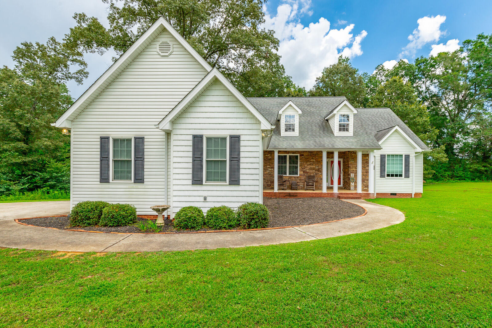Property Photo:  220 Village Drive  TN 37397 