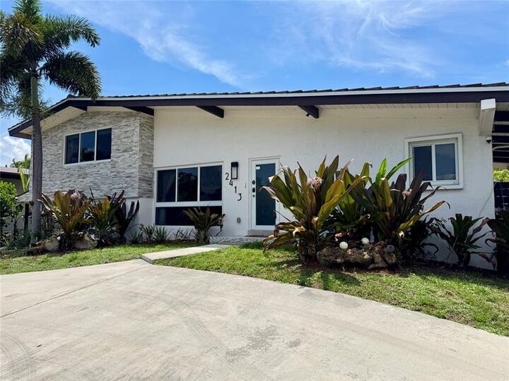 2413 Sugarloaf Ln  Fort Lauderdale FL 33312 photo