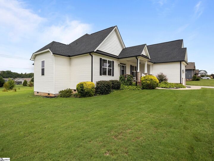 Property Photo: 205 Barnstead Court SC 29673