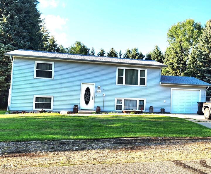 12118 Johnathan Avenue  Menoken ND 58558 photo