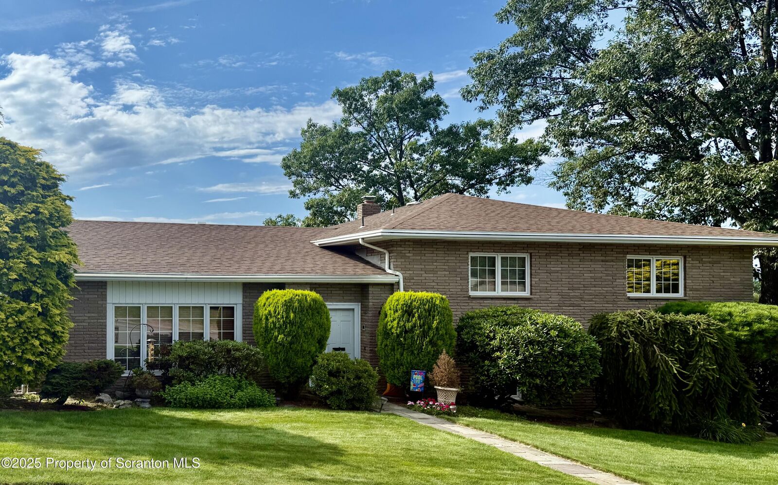 Property Photo:  203 Mary Lane  PA 18505 