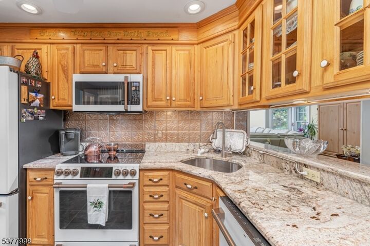 Property Photo: 7 River Rd NJ 07438