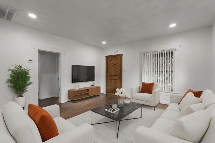 Property Photo:  6633 Avenue T  TX 77011 