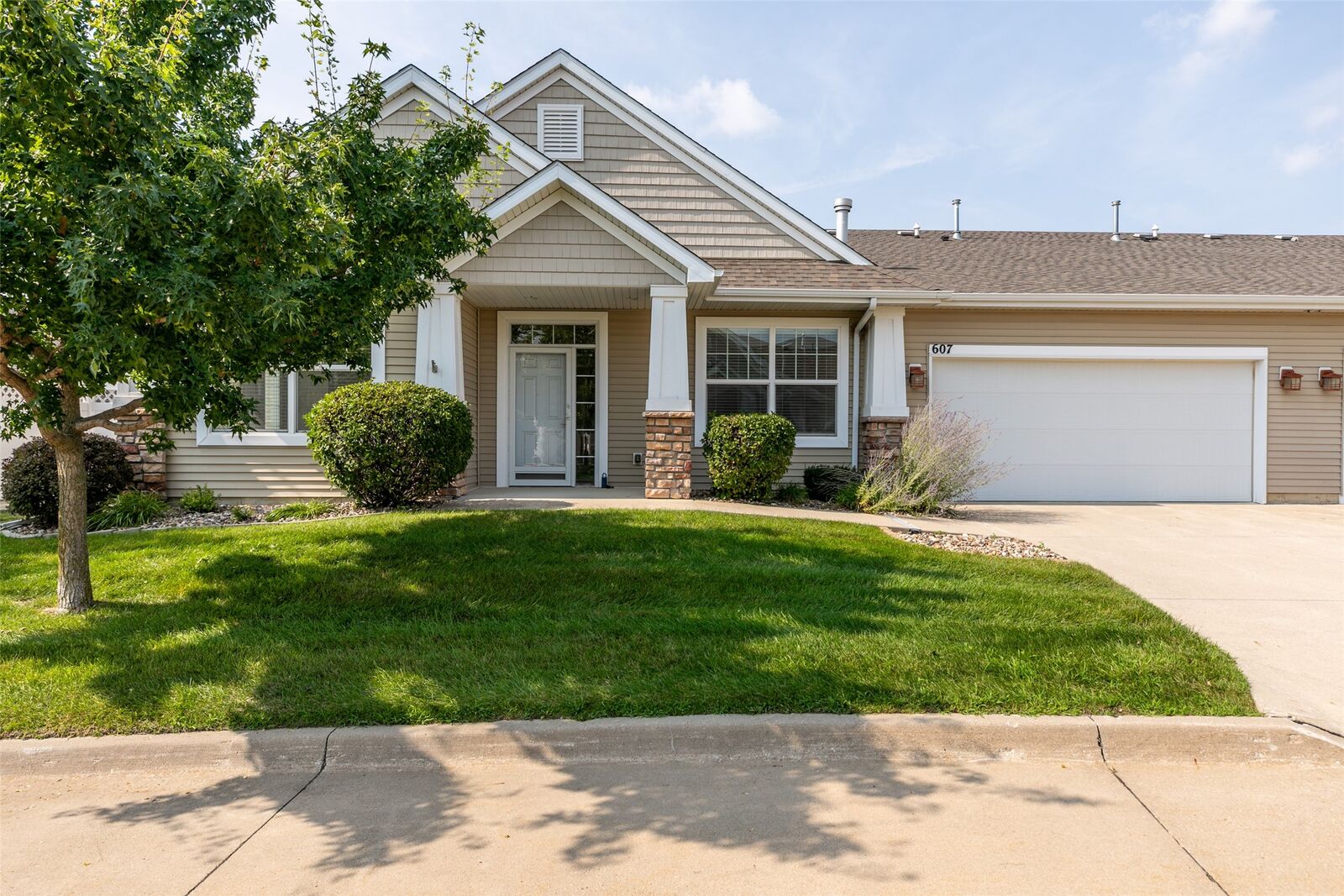 Property Photo: 607 Sienna Ridge Drive IA 50266