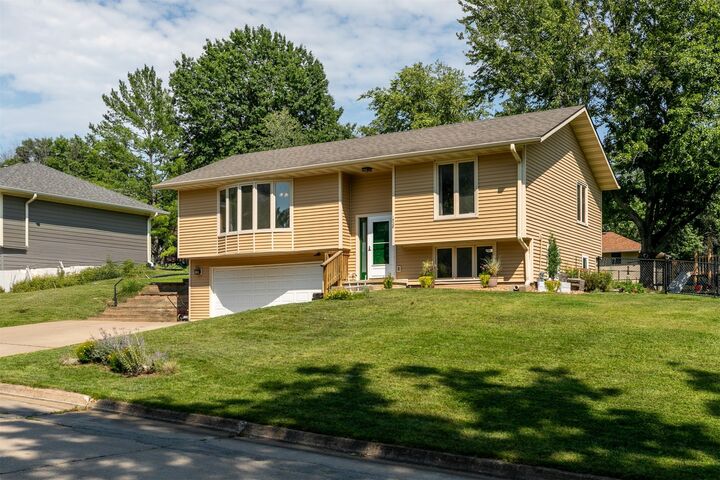 1528 Elmwood Drive  Pella IA 50219 photo