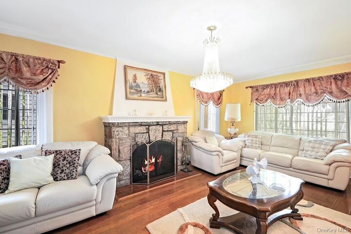 Property Photo:  32 Parkway Circle  NY 10552 
