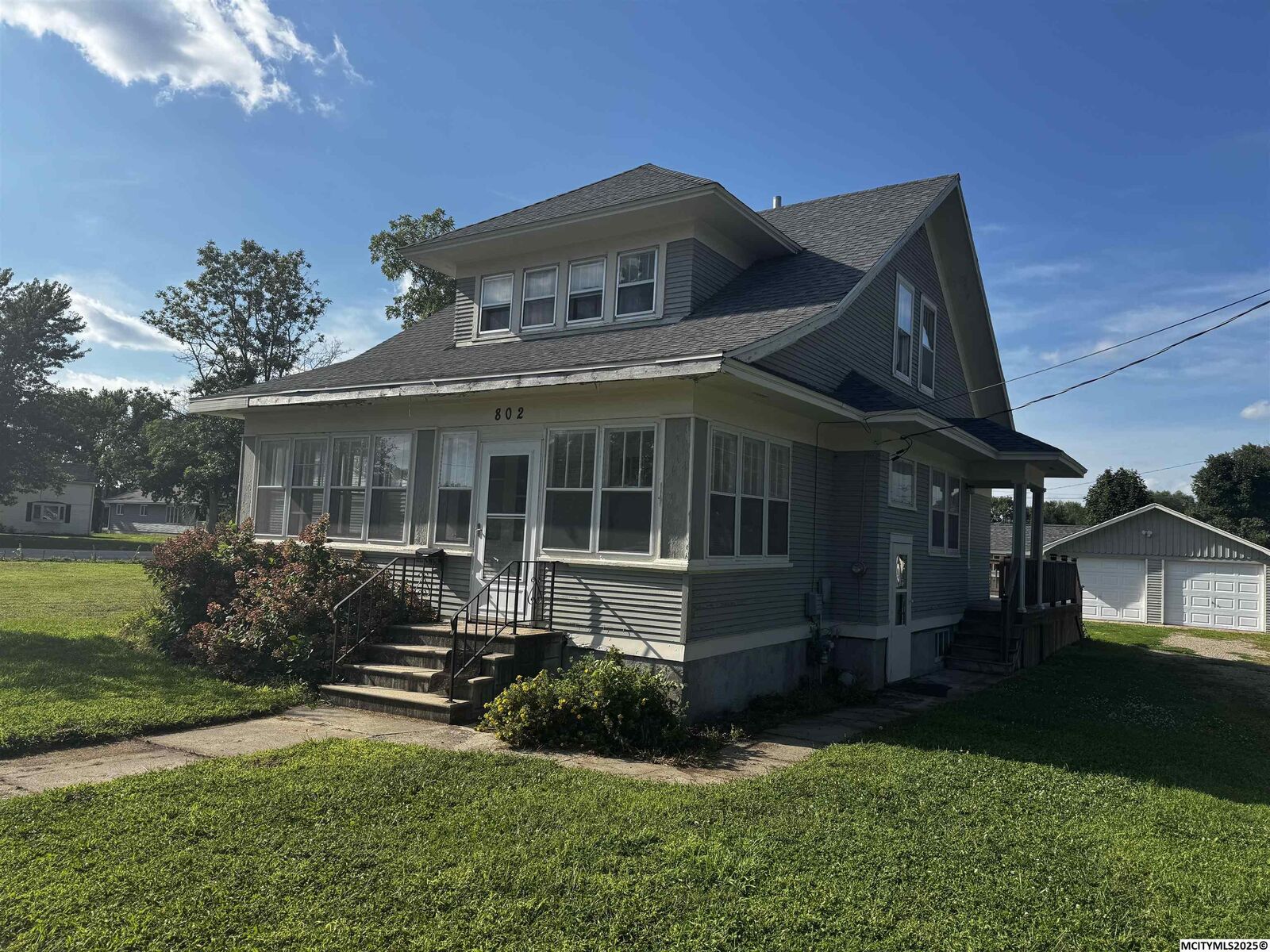 Property Photo:  802 5th Ave N  IA 50459 