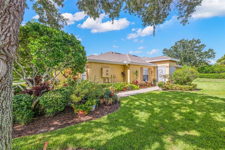 Property Photo: 1212 Corinth Greens Drive 5 FL 33573