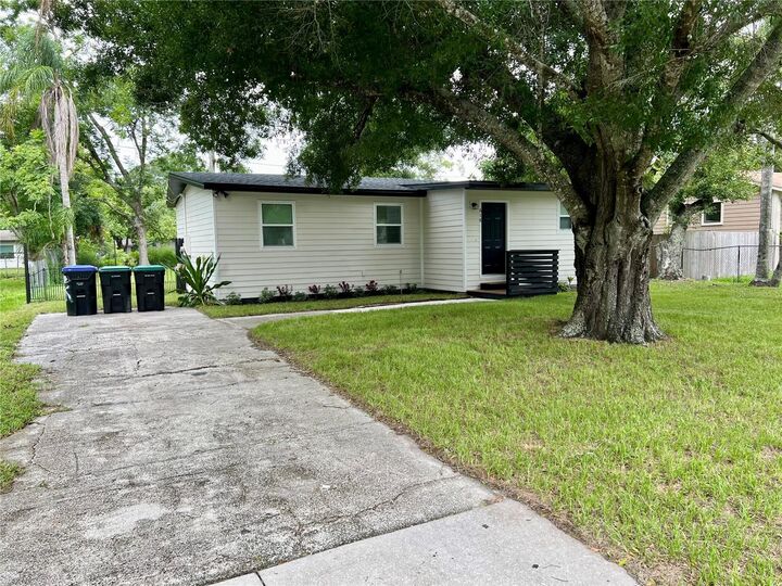 Property Photo: 618 Foster Avenue FL 34787