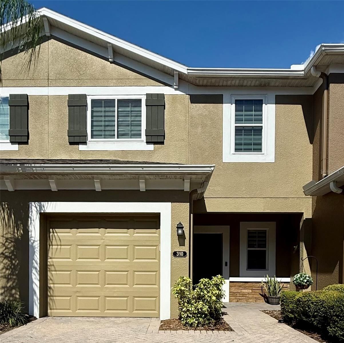 Property Photo: 310 Maybeck Court FL 32771
