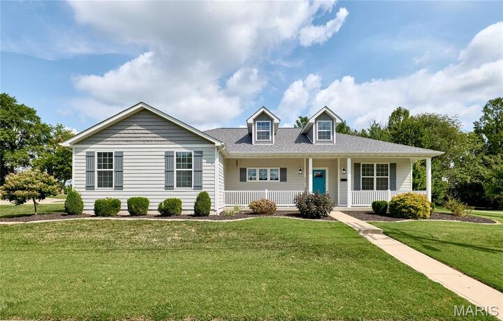 Property Photo:  327 E 4th Street  IL 62298 