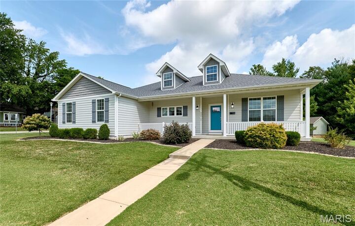 Property Photo: 327 E 4th Street IL 62298