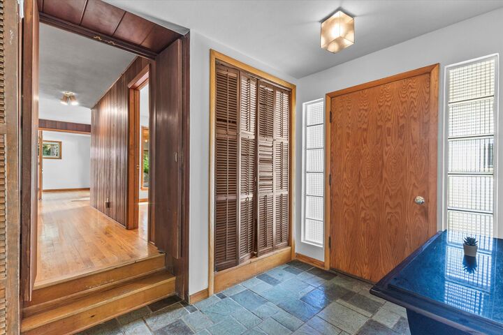Property Photo:  504 Brookdale Ct  WI 53172 