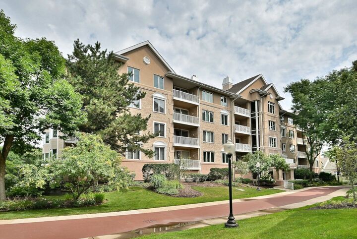 Property Photo: 1745 Pavilion Way 502 IL 60068