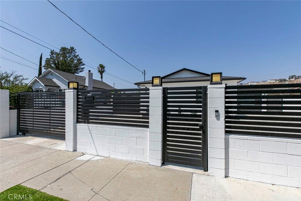 Property Photo:  10265 Strathern Street  CA 91352 