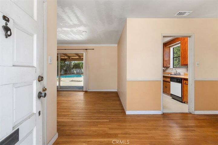 Property Photo:  9953 Norwich Avenue  CA 91345 