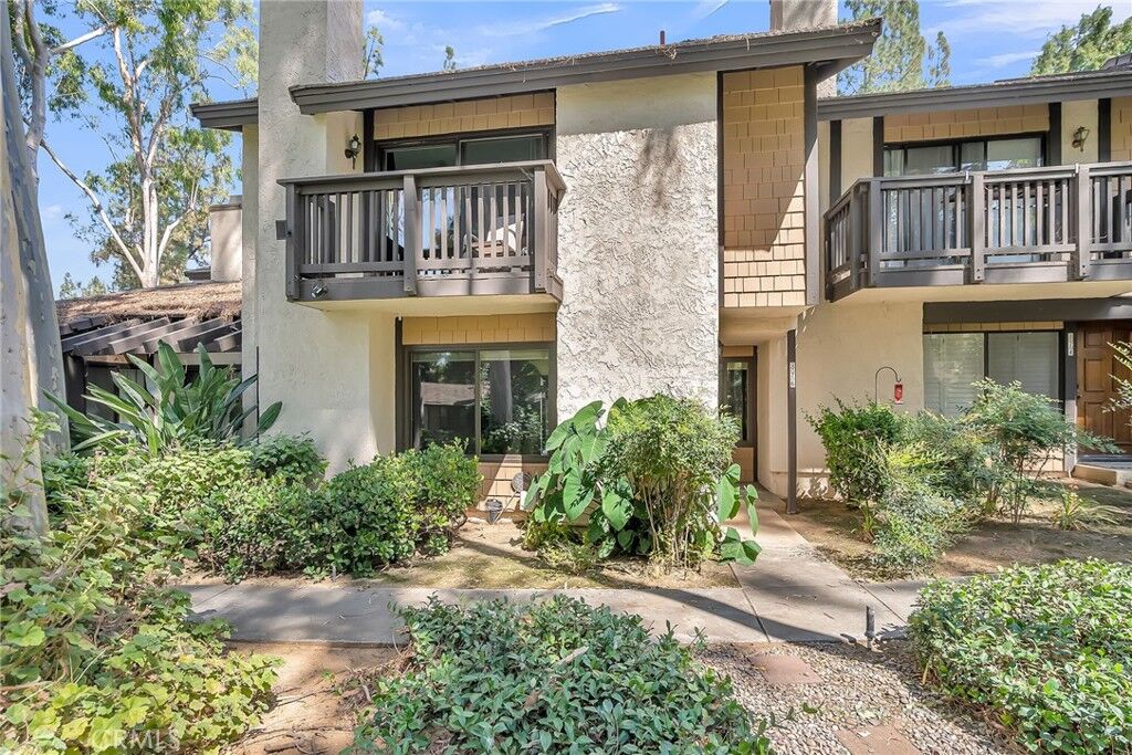 Property Photo:  876 Via Mesa Verde  CA 92507 