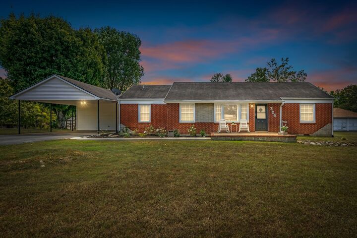 Property Photo:  304 E Overhill Dr  TN 37055 