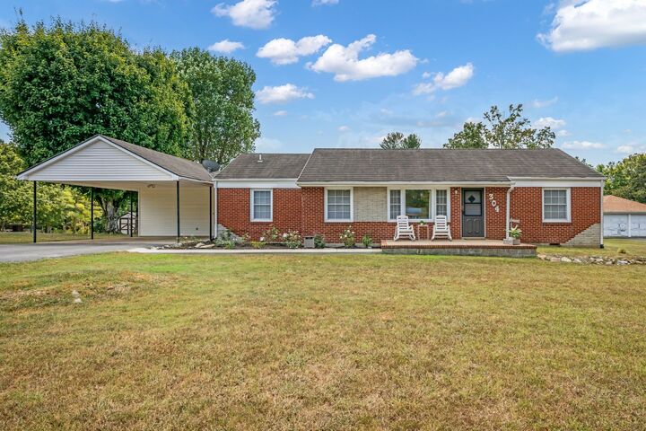 Property Photo: 304 E Overhill Dr TN 37055