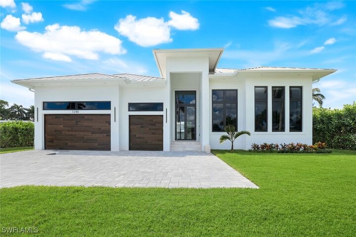 Property Photo: 1248 13th Avenue N FL 34102